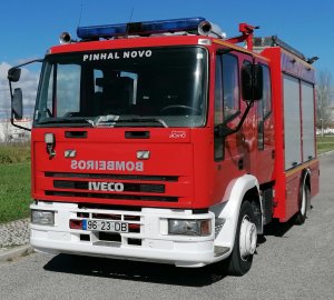 Incêndio em zona de mato mobiliza 15 bombeiros em Pinhal&nbsp;Novo