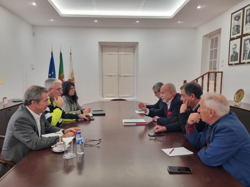 Bombeiros reúnem com o&nbsp;INEM