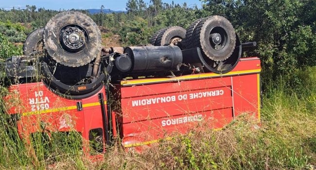 CERNACHE DO BONJARDIM: Incêndio agrícola provoca despiste de viatura dos&nbsp;bombeiros