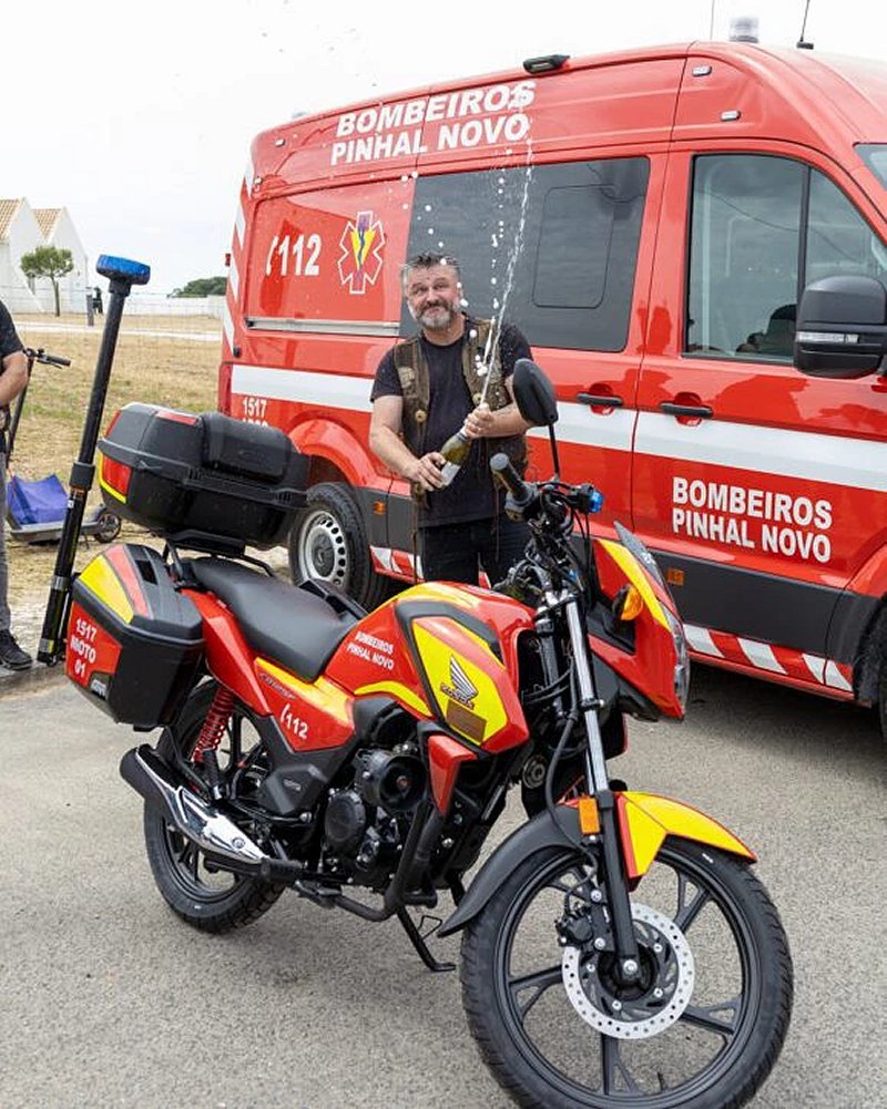 Motoclube do Pinhal Novo entrega Motociclo de Emergência Médica aos&nbsp;Bombeiros