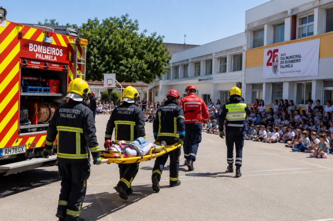 Simulacro encerra mês de homenagem aos&nbsp;bombeiros