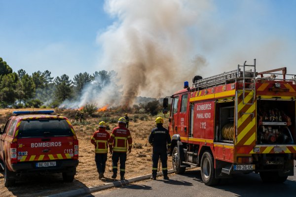 Incêndio em Pinhal Novo mobiliza 32&nbsp;operacionais