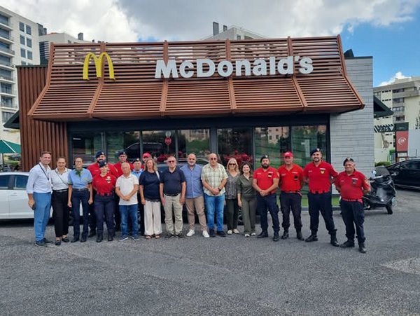 𝐌𝐜𝐃𝐨𝐧𝐚𝐥𝐝´𝐬 𝐡𝐨𝐦𝐞𝐧𝐚𝐠𝐞𝐢𝐚 𝐦𝐚𝐢𝐬 𝐮𝐦𝐚 𝐯𝐞𝐳 𝐨𝐬&nbsp;𝐛𝐨𝐦𝐛𝐞𝐢𝐫𝐨𝐬